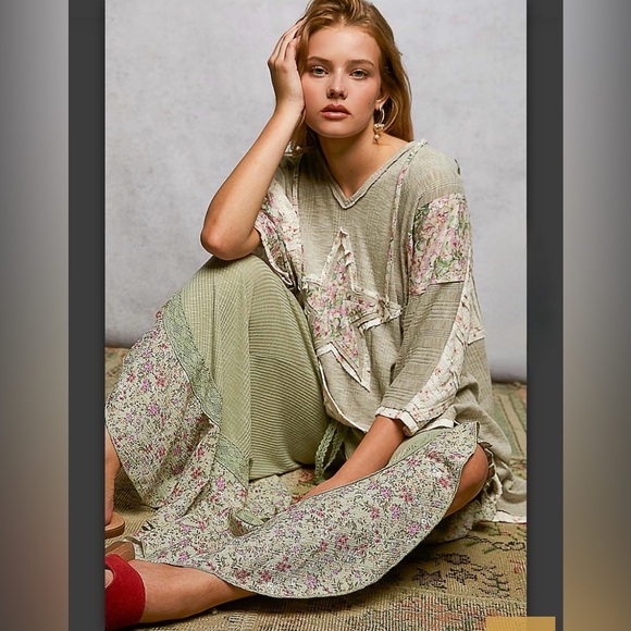 POL GKT622 Star Pattern Tunic in Green and Cream - Picture 3 of 4